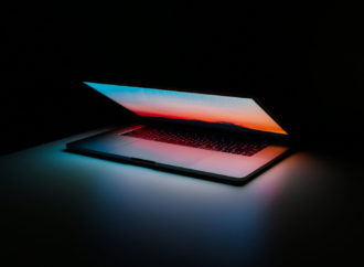 MacBook z dotykową klawiaturą?
