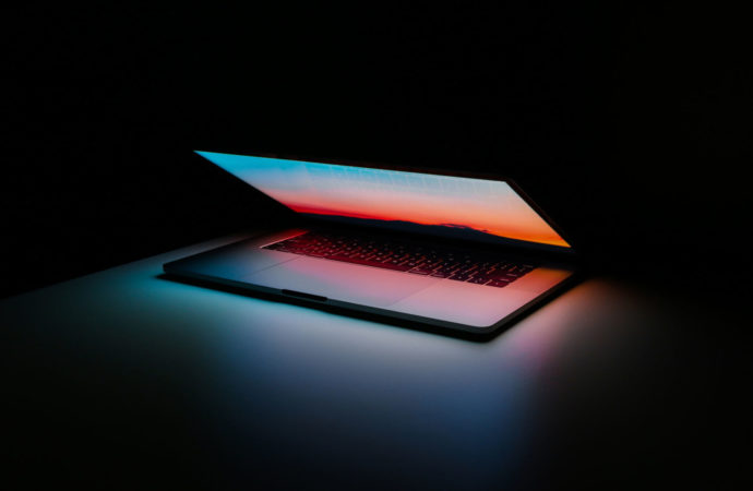 MacBook z dotykową klawiaturą?
