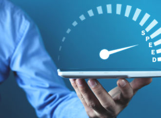 Dlaczego więcej niż jeden operator chwali się tytułem najszybszego Internetu mobilnego w Polsce?