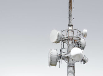 Coraz więcej państw UE przekłada aukcje 5G