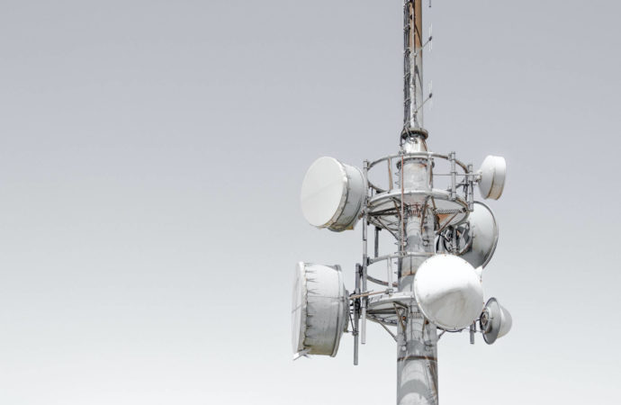 Coraz więcej państw UE przekłada aukcje 5G