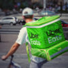 Uber Eats rozszerza ofertę dostawy artykułów spożywczych w związku z  COVID-19