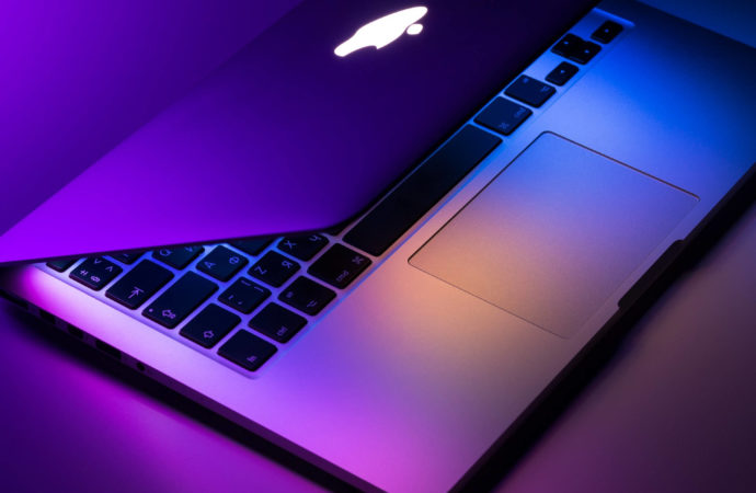 Praca zdalna spowodowała wzrost sprzedaży MacBooków