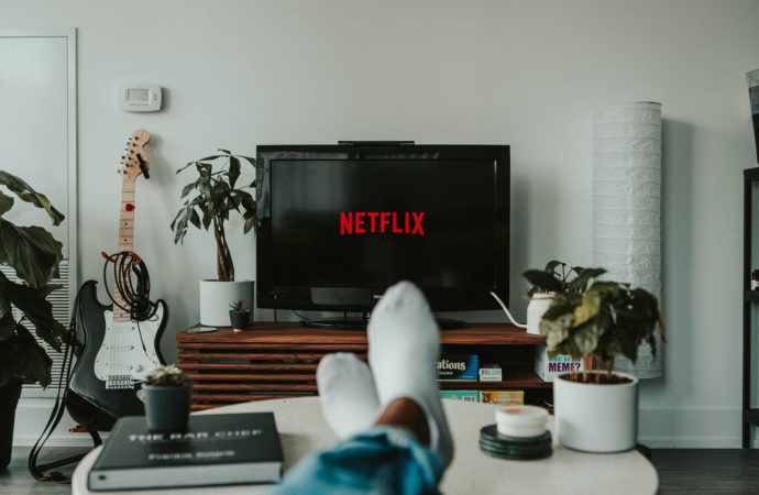 Czy Netflix uruchamia własną telewizję?