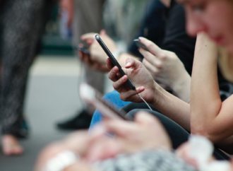 PMR: rynek Internetu i usług mobilnych w Polsce wart 6,3 mld PLN