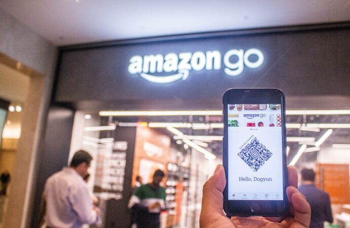 Płatność dłonią? Amazon One zapowiada taką możliwość