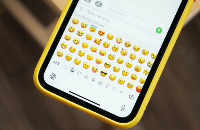 Stwórz własną emoji i zgłoś projekt!￼