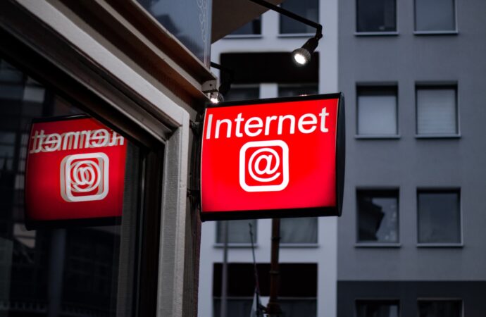 Koniec bezpłatnego dostępu do internetu w Radomiu – aukcja 5G kończy program dla mieszkańców