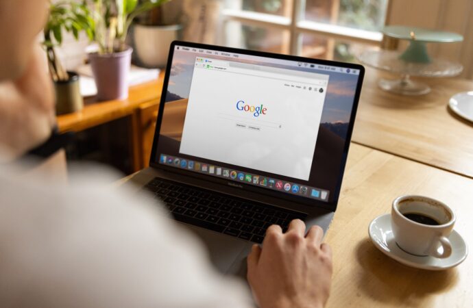 Google poniósł 100 mld dolarów straty z powodu… chatbota