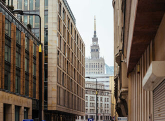 Aukcja 5G w Polsce: kluczowe zrozumienie kompleksowości i wyzwań prawnych