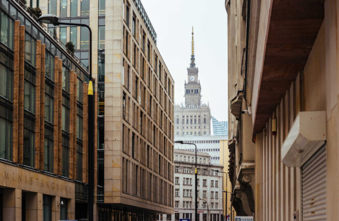 Aukcja 5G w Polsce: kluczowe zrozumienie kompleksowości i wyzwań prawnych